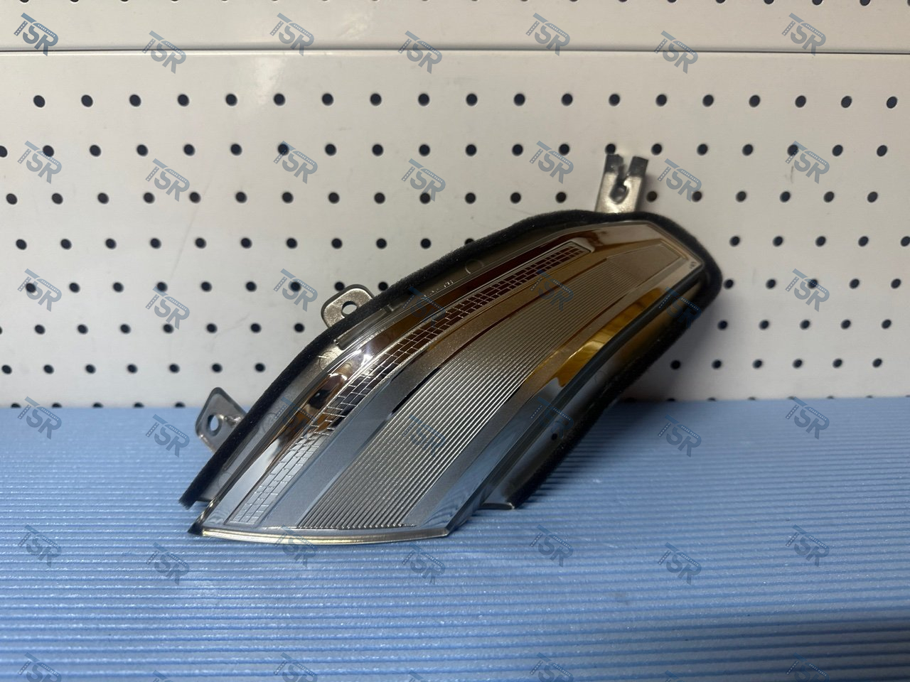 Удлинитель фары левый