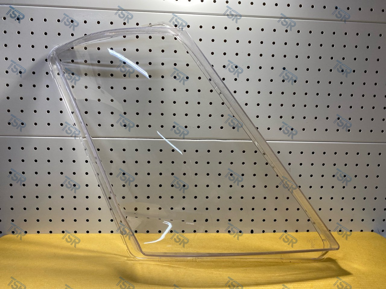 Стекло фары правое