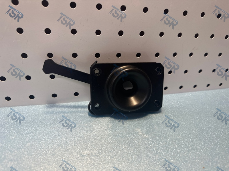 Замок капота