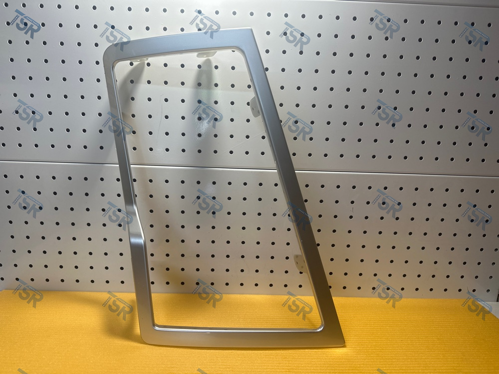 Рамка фары правая