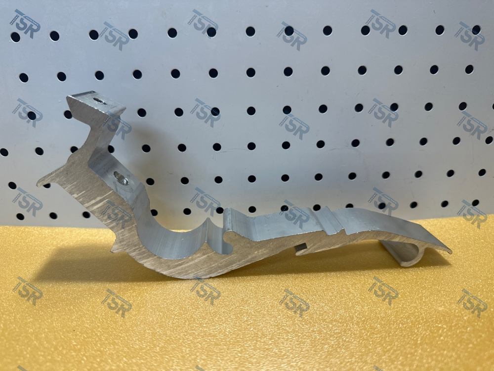 Кронштейн крыла заднего (алюм.)