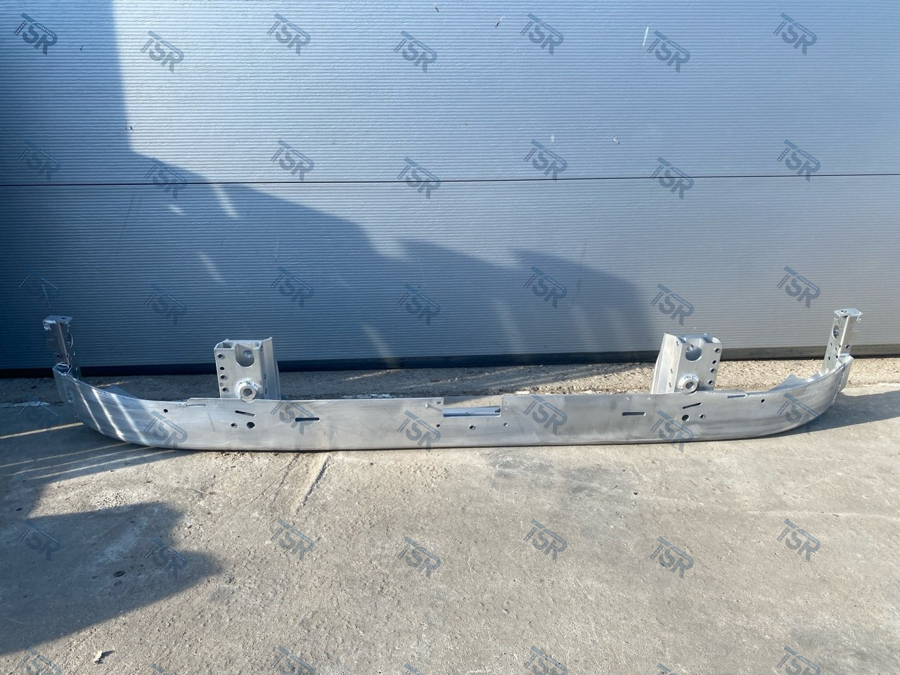 Усилитель переднего бампера