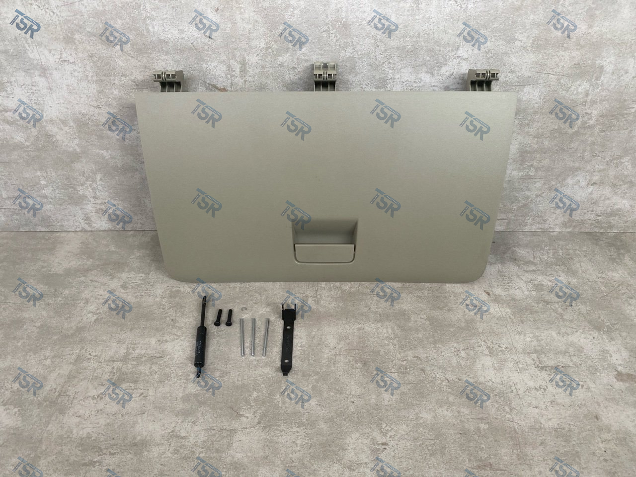 Крышка вещевого ящика