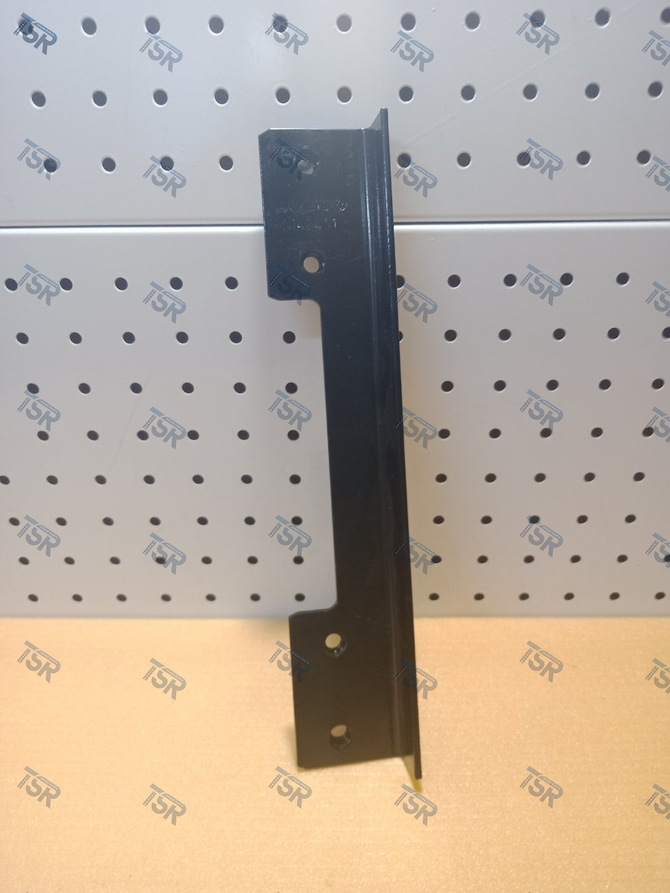 Кронштейн переднего крыла