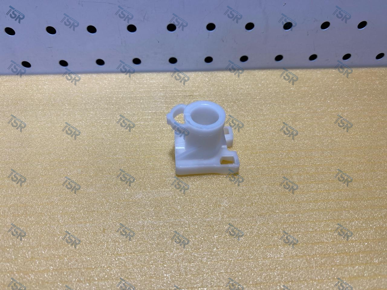 Фиксатор крепления фары