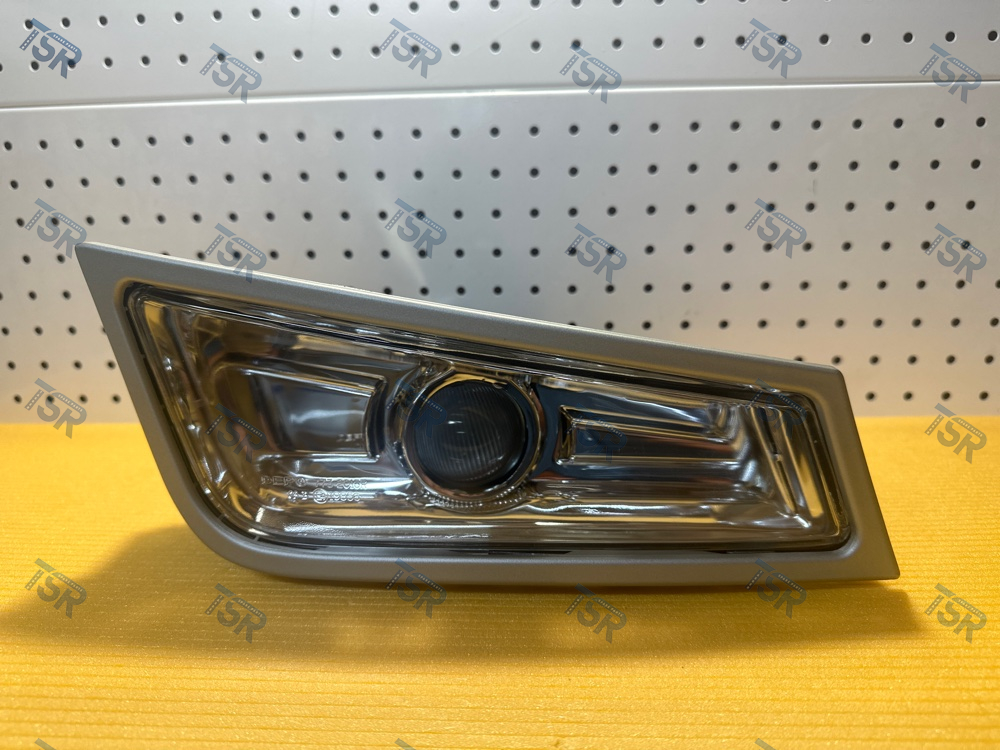 Противотуманная фара правая