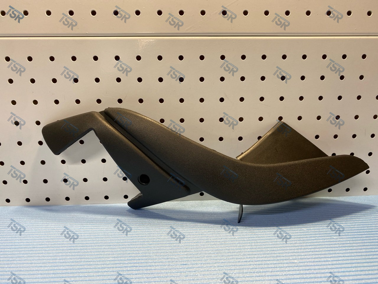 Накладка лобового стекла правая