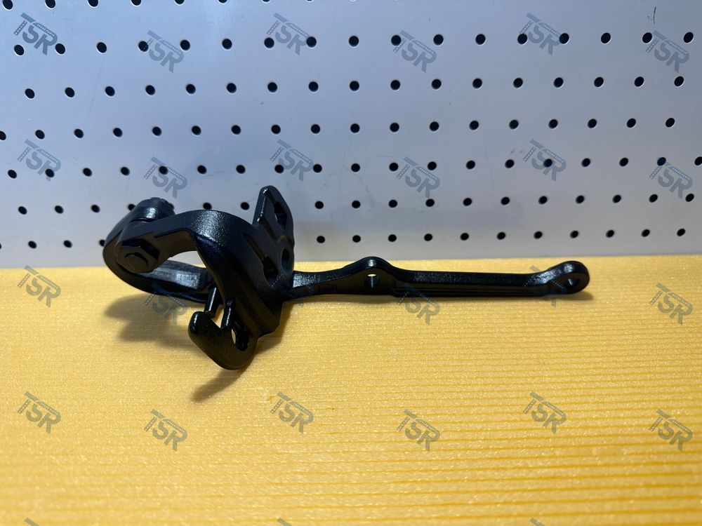 Петля капота