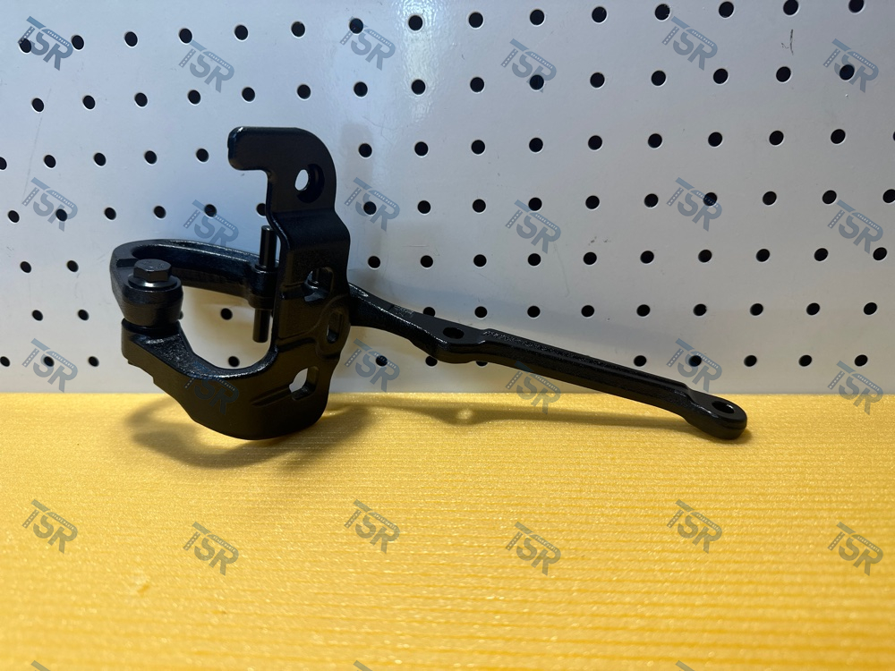 Петля капота