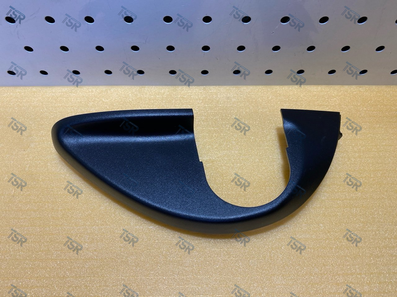 Крышка кронштейна зеркала