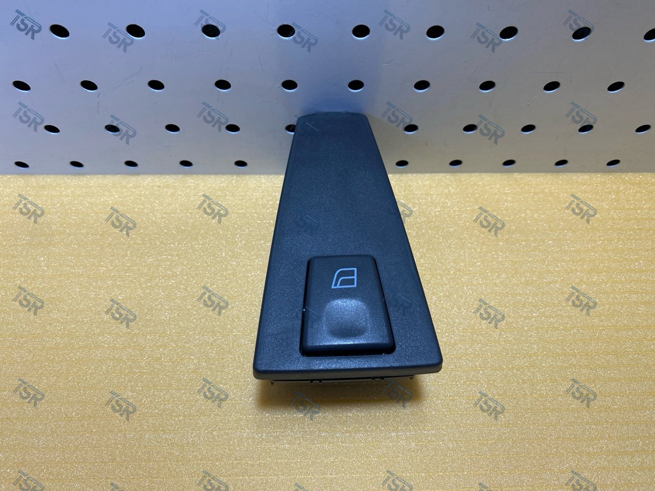 Панель управления стеклоподъемниками