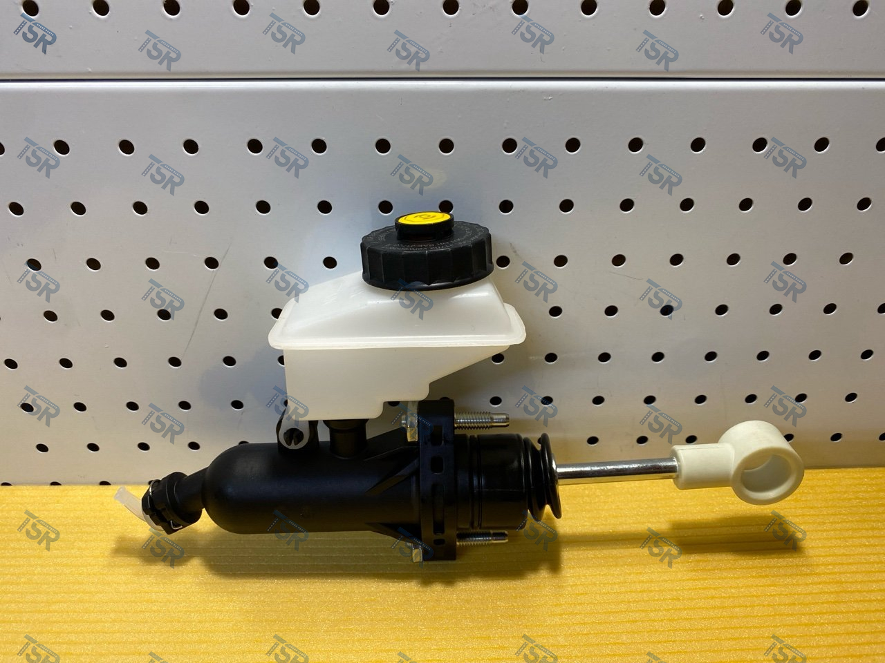 Цилиндр сцепления главный