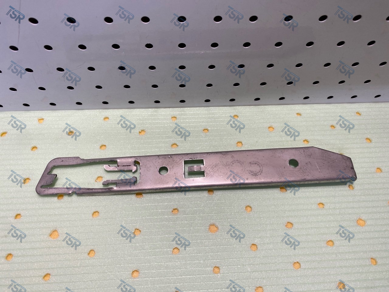 Кронштейн крепления фары