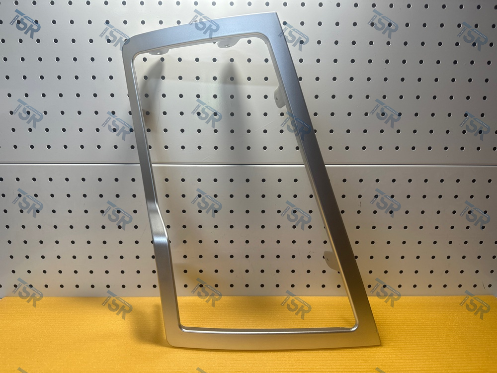 Рамка фары правая