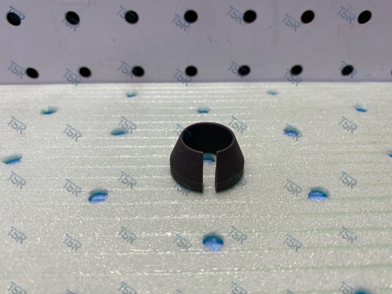 Втулка шпильки колеса