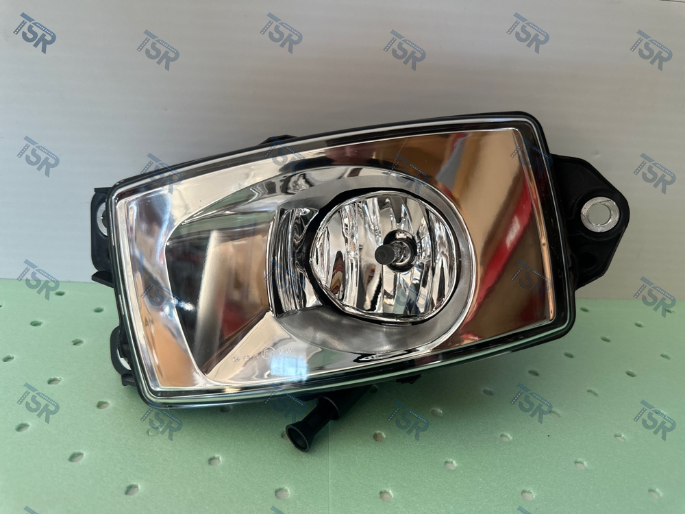 Фара противотуманная левая