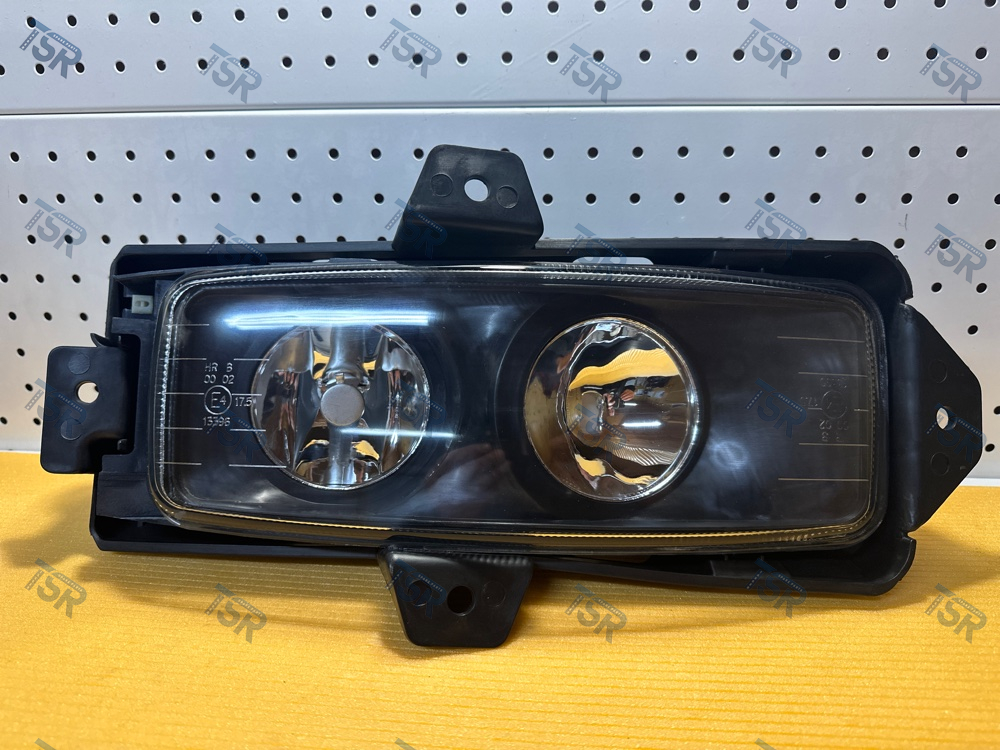 Противотуманная фара правая