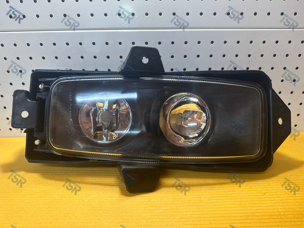 Фара противотуманная левая
