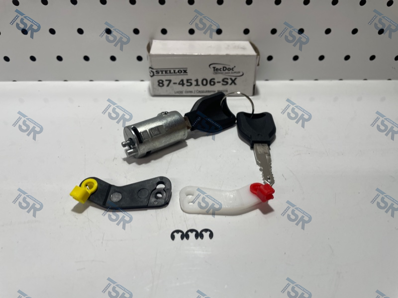 Личинка замка двери с ключом