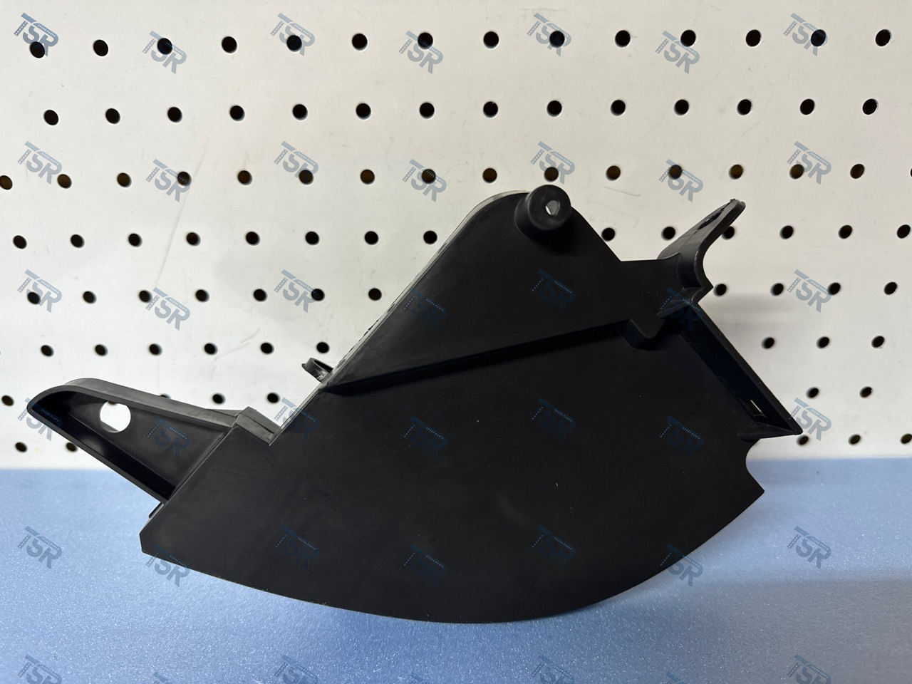 Кронштейн дефлектора кабины