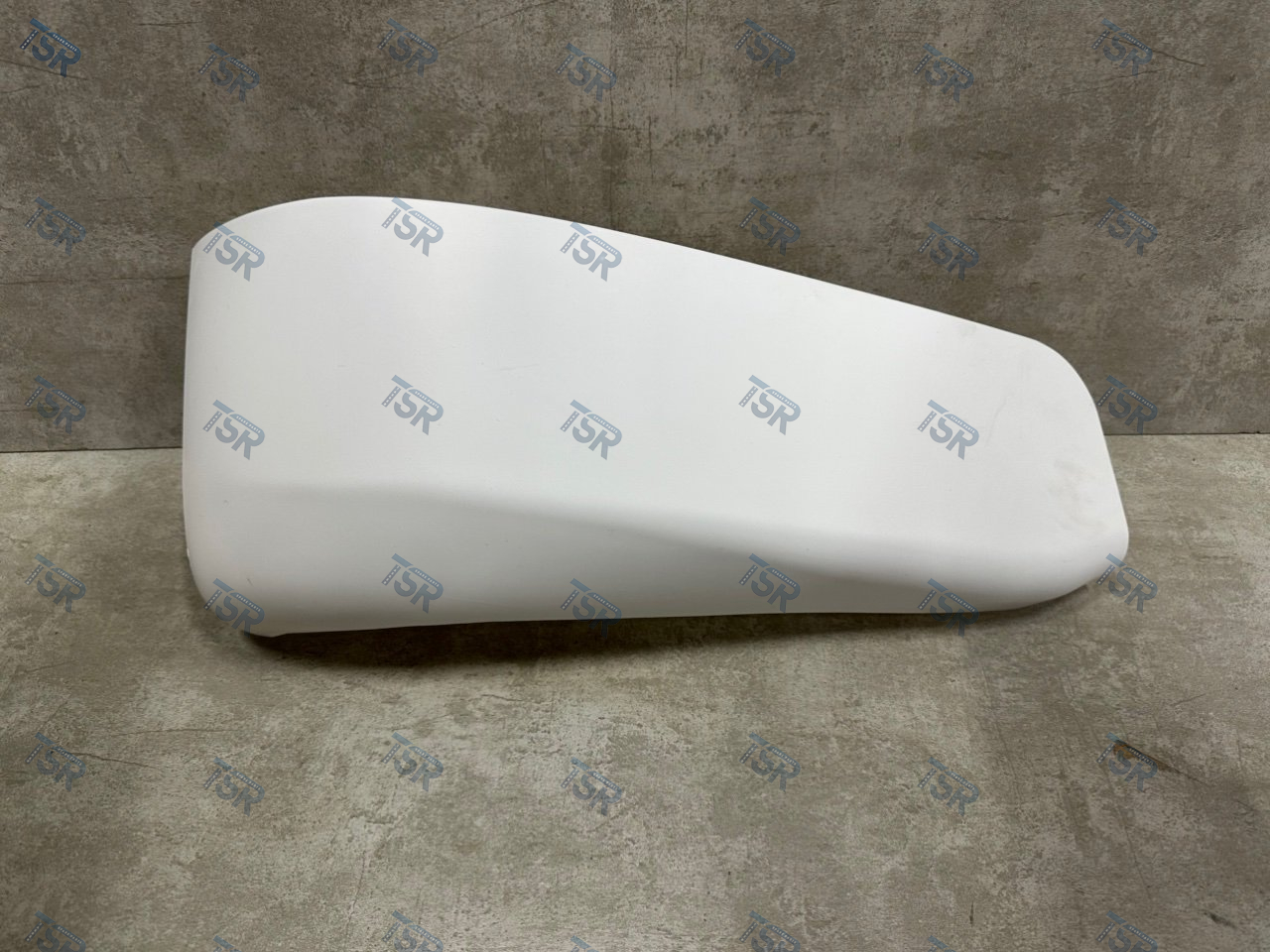 Накладка бампера правая