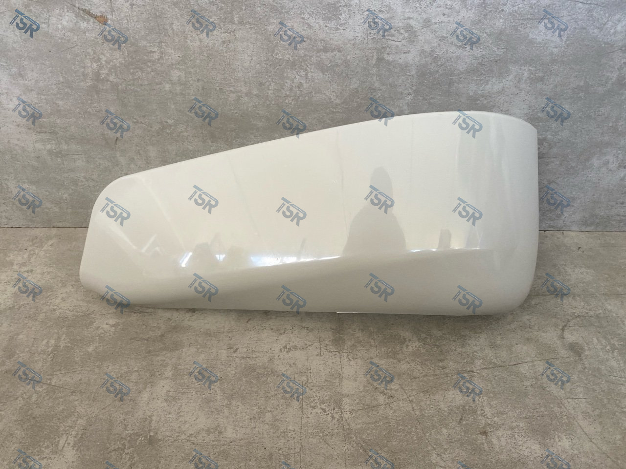 Накладка бампера левая