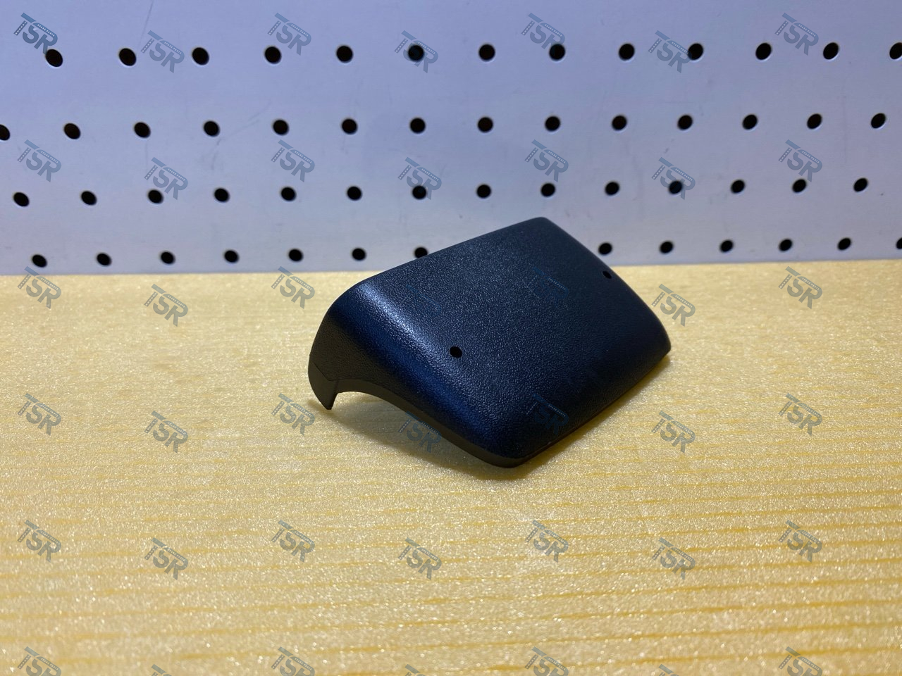 Накладка петли капота