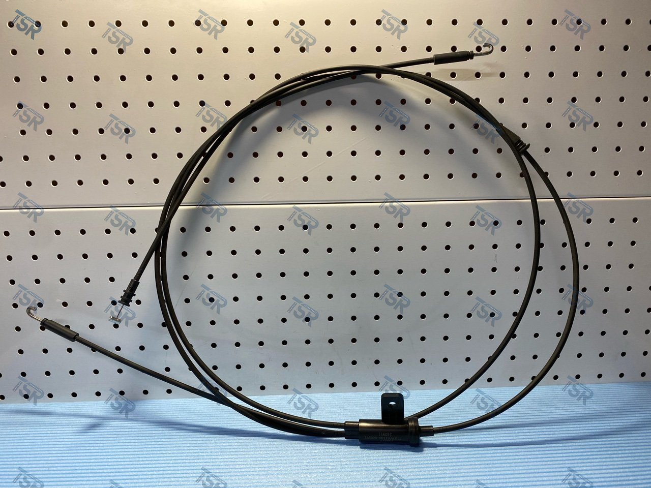 Трос открывания замка капота