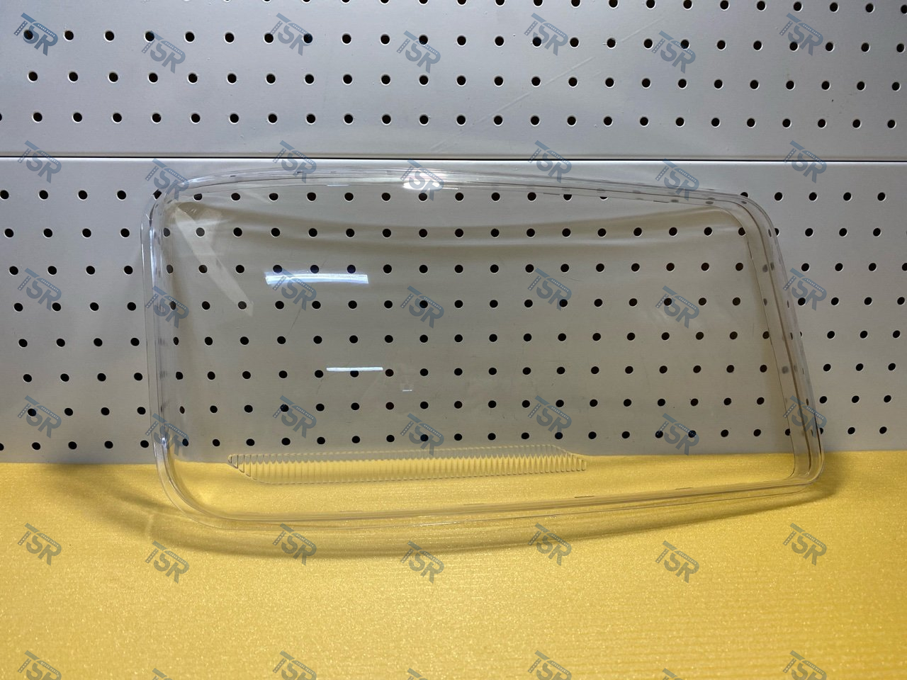 Стекло фары правое