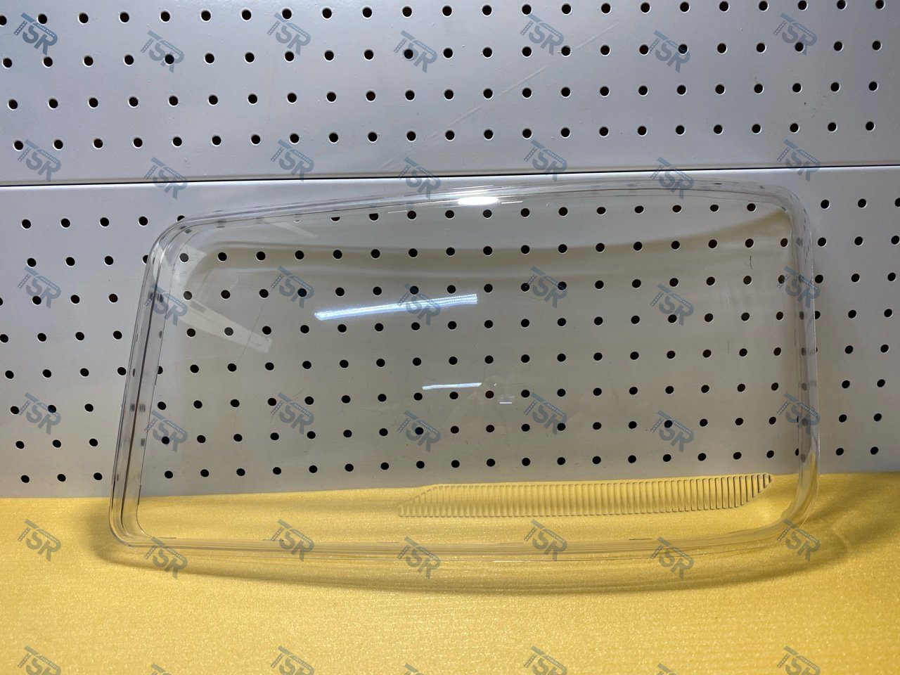 Стекло фары левое