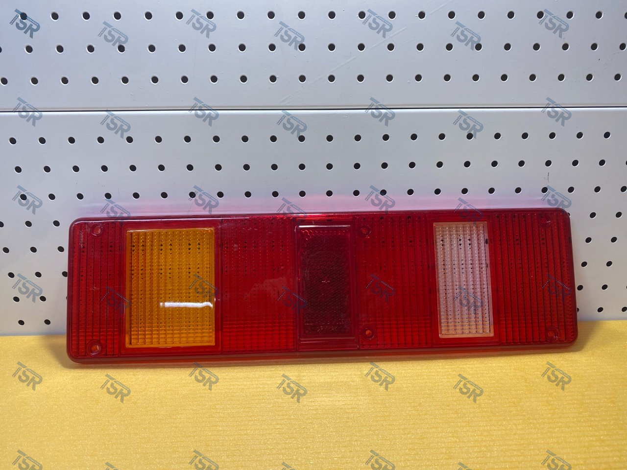 Стекло заднего фонаря