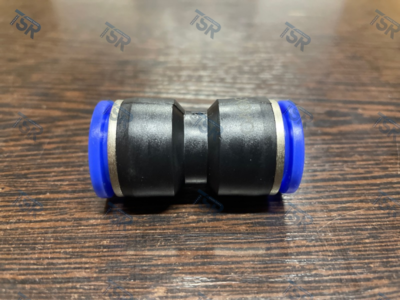 Фитинг соединитель пластиковый прямой 15 мм