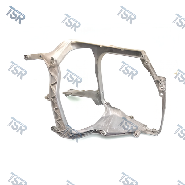 Кронштейн правой фары &mdash; металлический (CF с 2013г.)