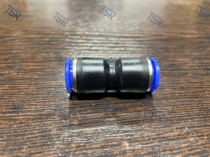 Фитинг соединитель трубок d10*d10 пластик