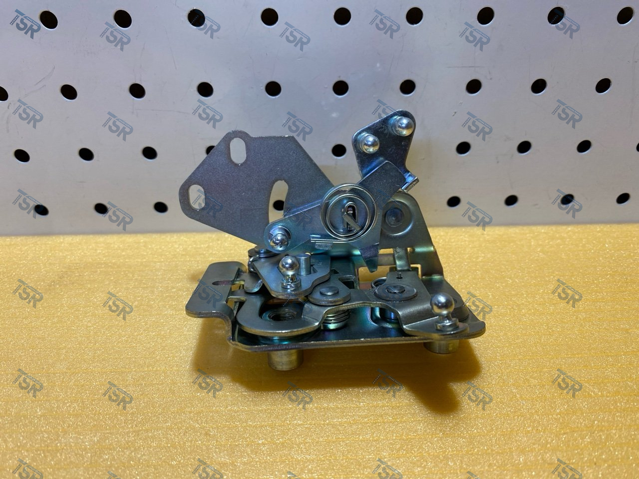 Замок двери левый