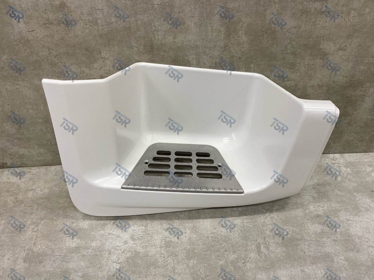 Нижняя подножка правая с накладкой