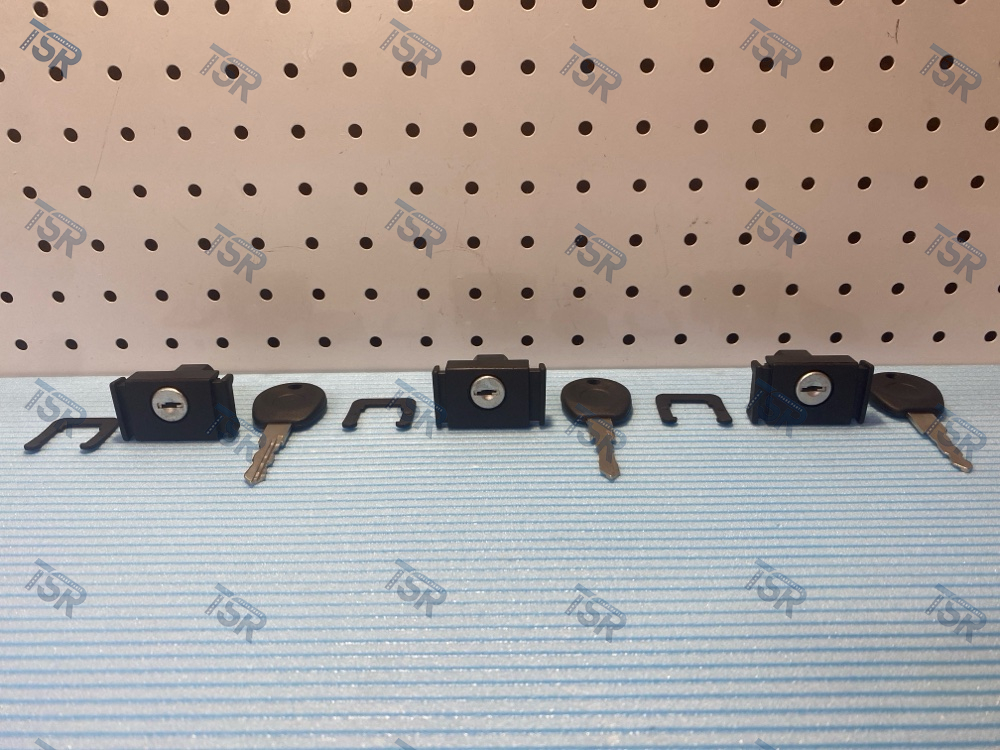 Замок вещевого ящика с личинкой и ключом (комплект 3 штуки)