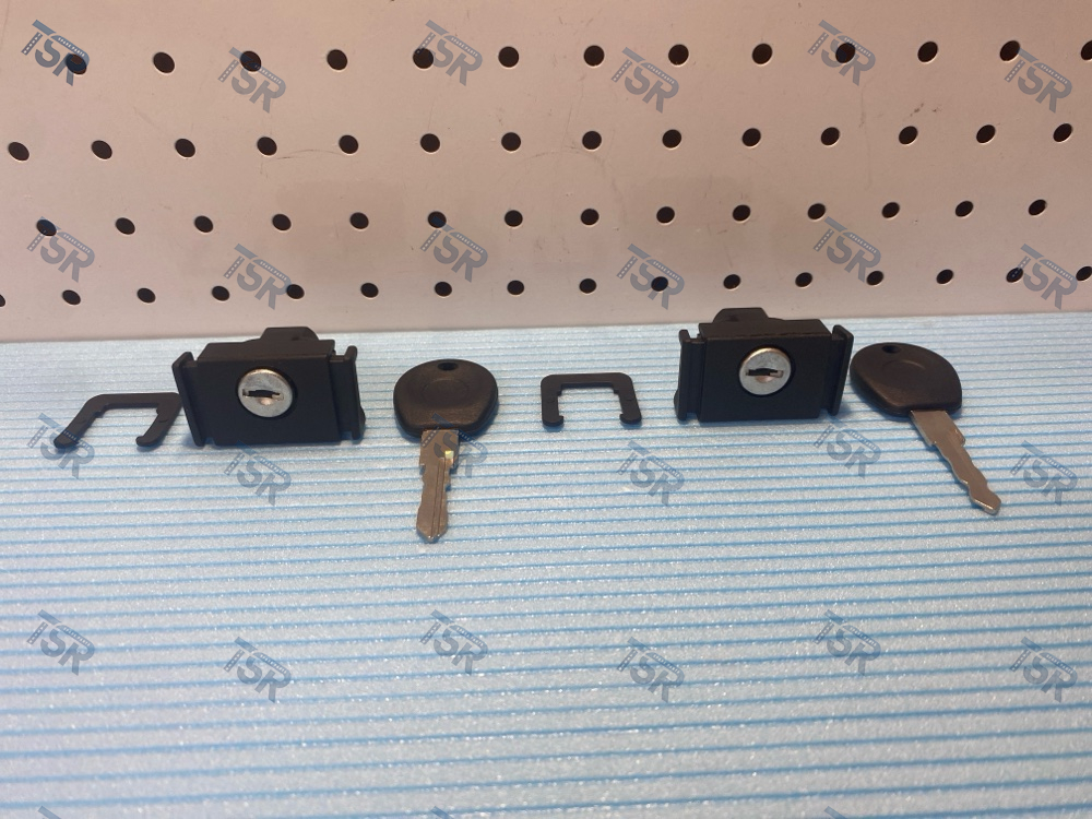 Комплект замков с ключами вещевого ящика кабины 2шт