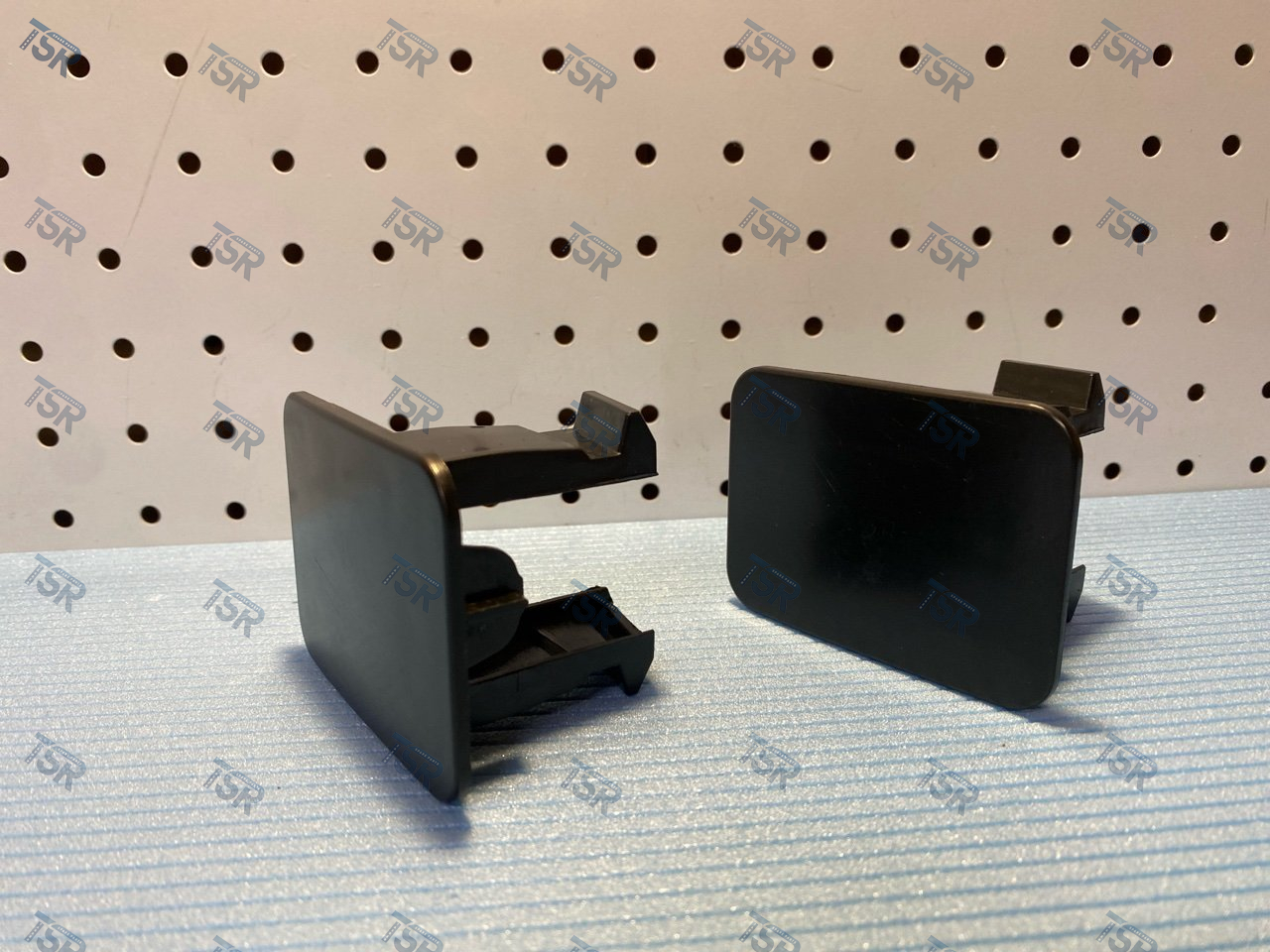 Заглушка бампера (комплект 2 штуки)