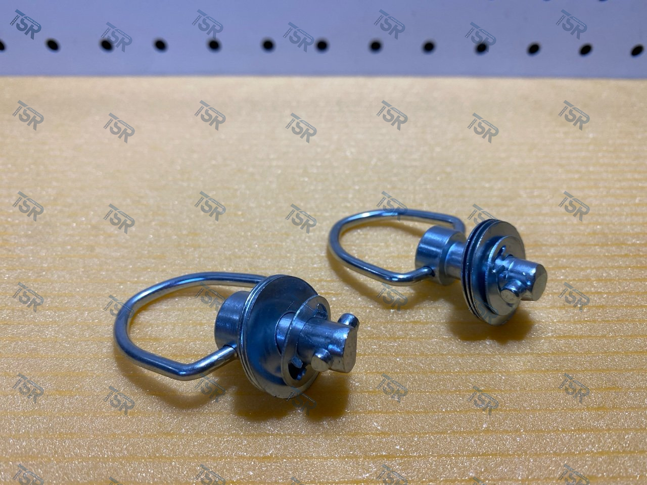 Замок крышки акб (комплект 2 штуки)