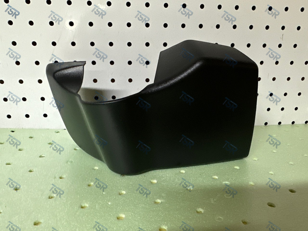 Крышка нижнего кронштейна зеркала