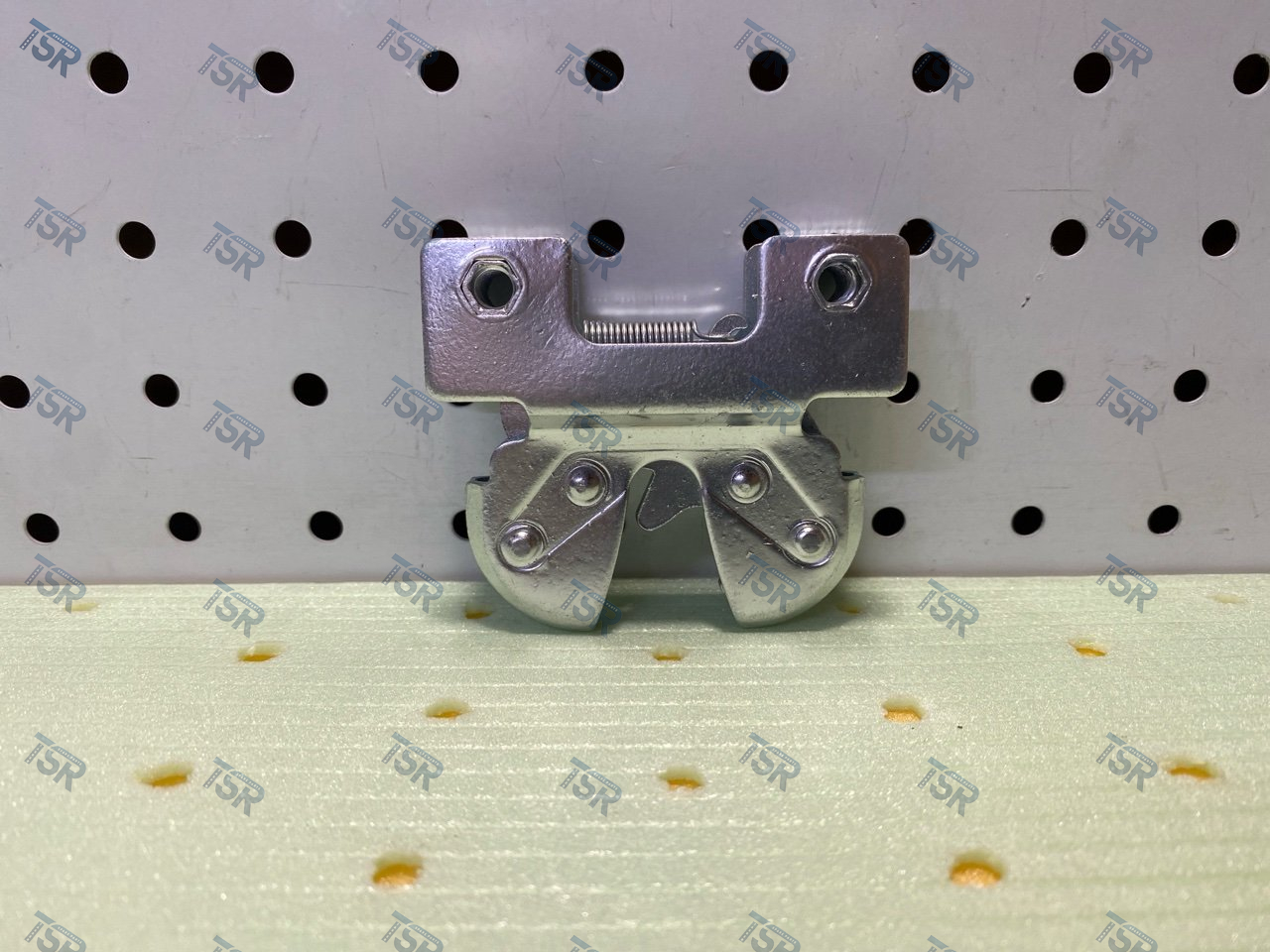 Замок инструментального ящика и капота