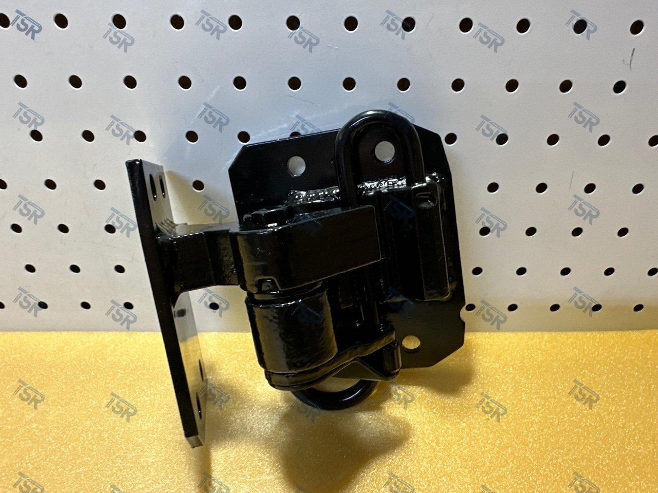 Петля двери правая