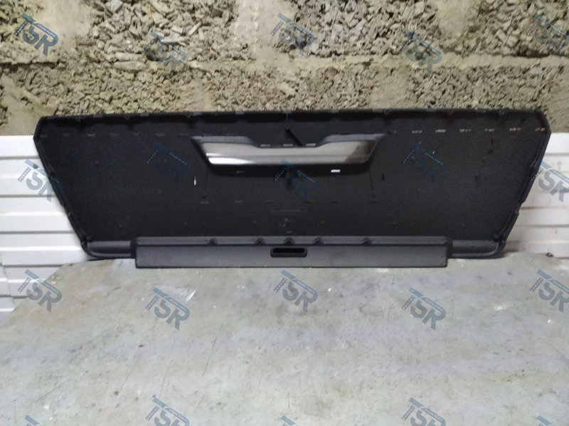 Решетка капота