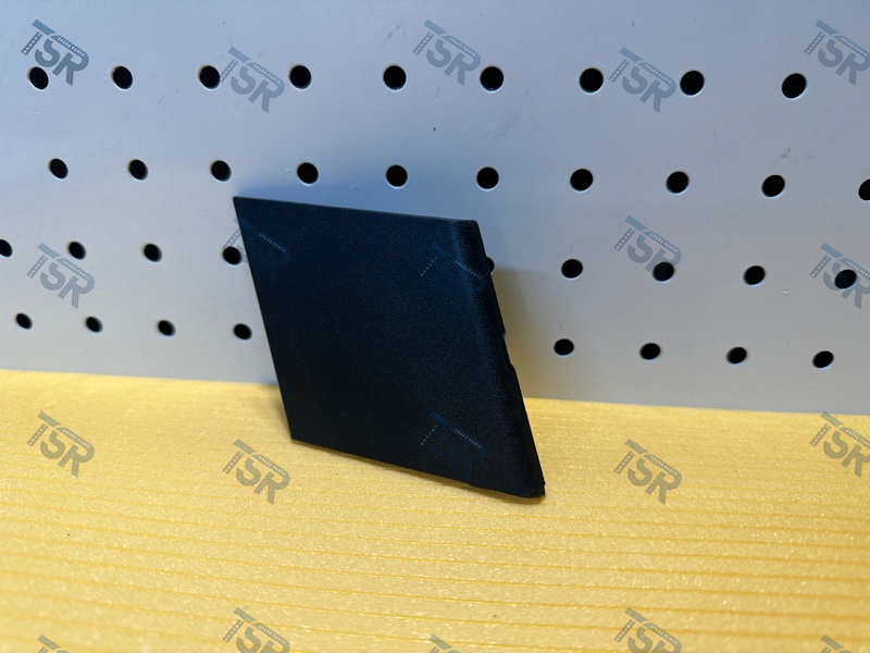 Заглушка бампера левая