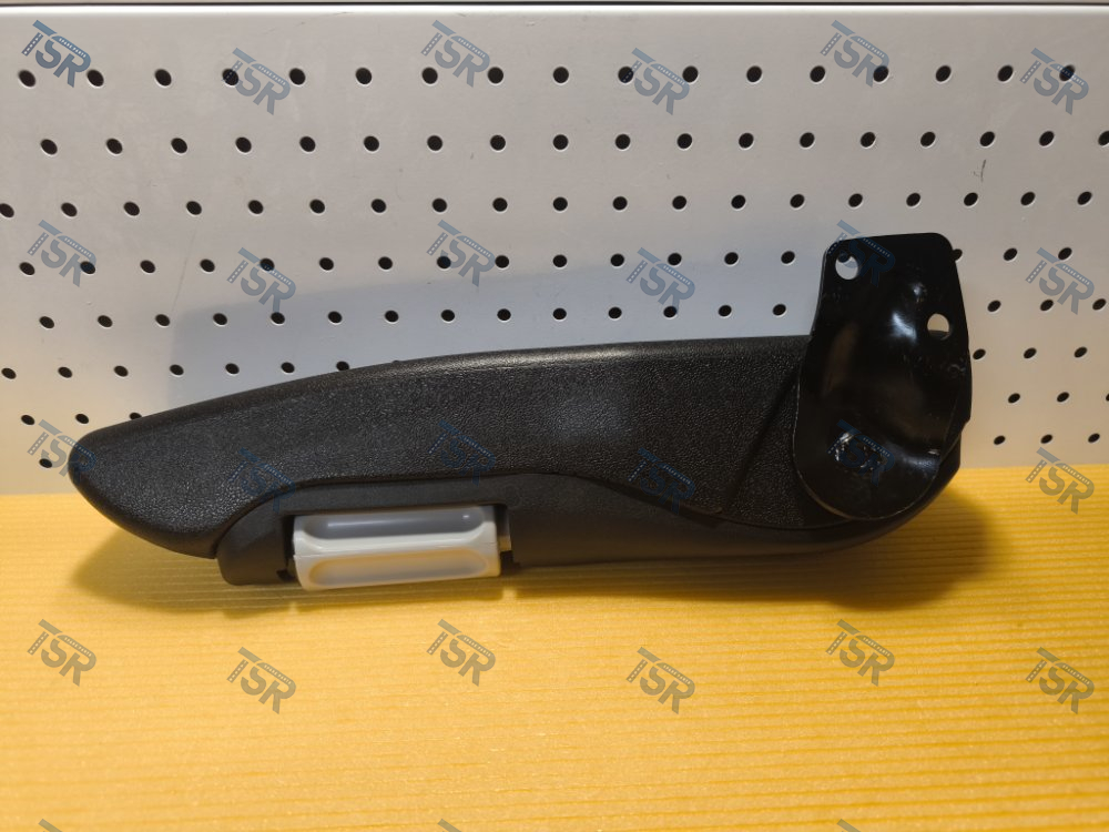 Подлокотник сиденья правый