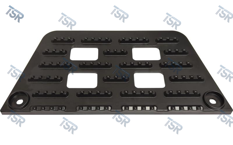 Накладка ступени рифлёная левая, правая (ATEGO euro-6)