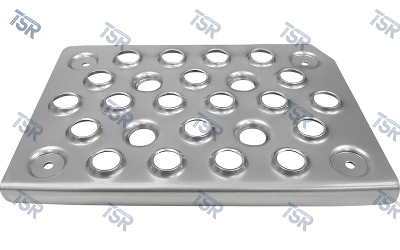 Накладка нижняя рифлёная левая (ATEGO V1, ATEGO V2)