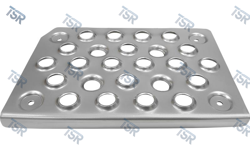 Накладка нижняя рифлёная правая (ATEGO V1, ATEGO V2)