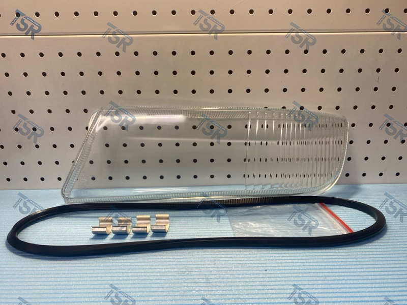 Стекло фары противотуманной левое с установочным комплектом